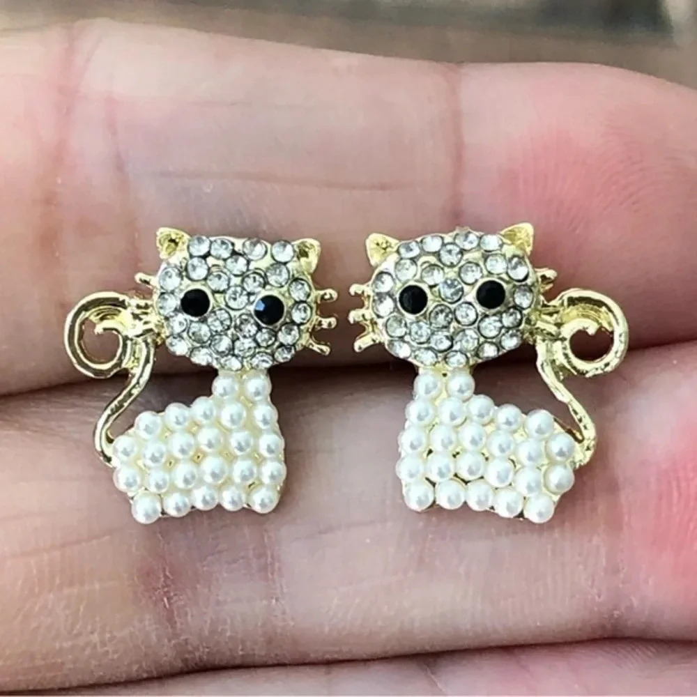 Cute Pearl & Crystal Gold Kitty Cat Stud Earrings NWT